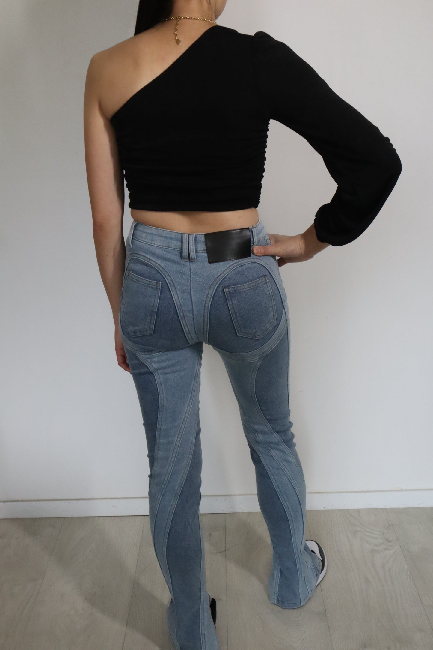 Zwarte One-Shoulder Dames Top – Asymmetrische Top met Lange Mouw
