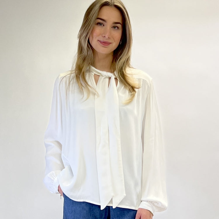 Joss Blouse Met Hals Strik-Wit