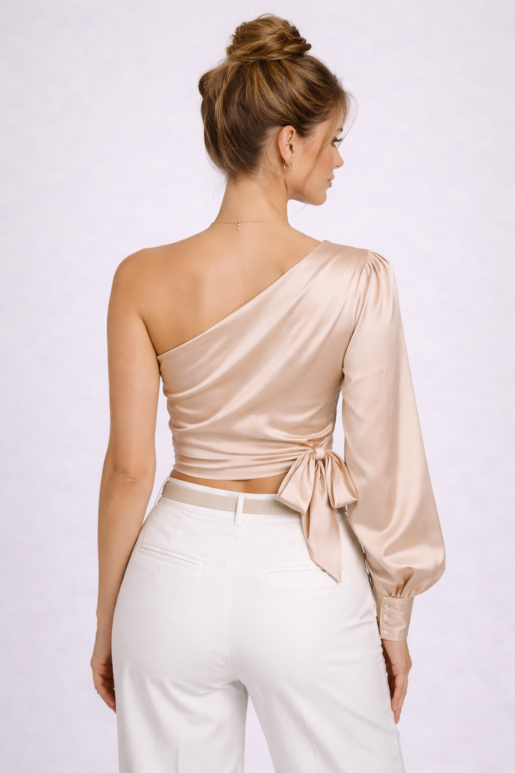 Satijnen One-Shoulder Blouse met Strik – Champagne